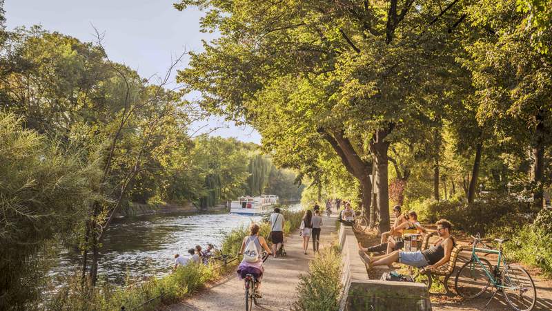 Bootsfahrt auf dem Landwehrkanal in Berlin-Kreuzberg